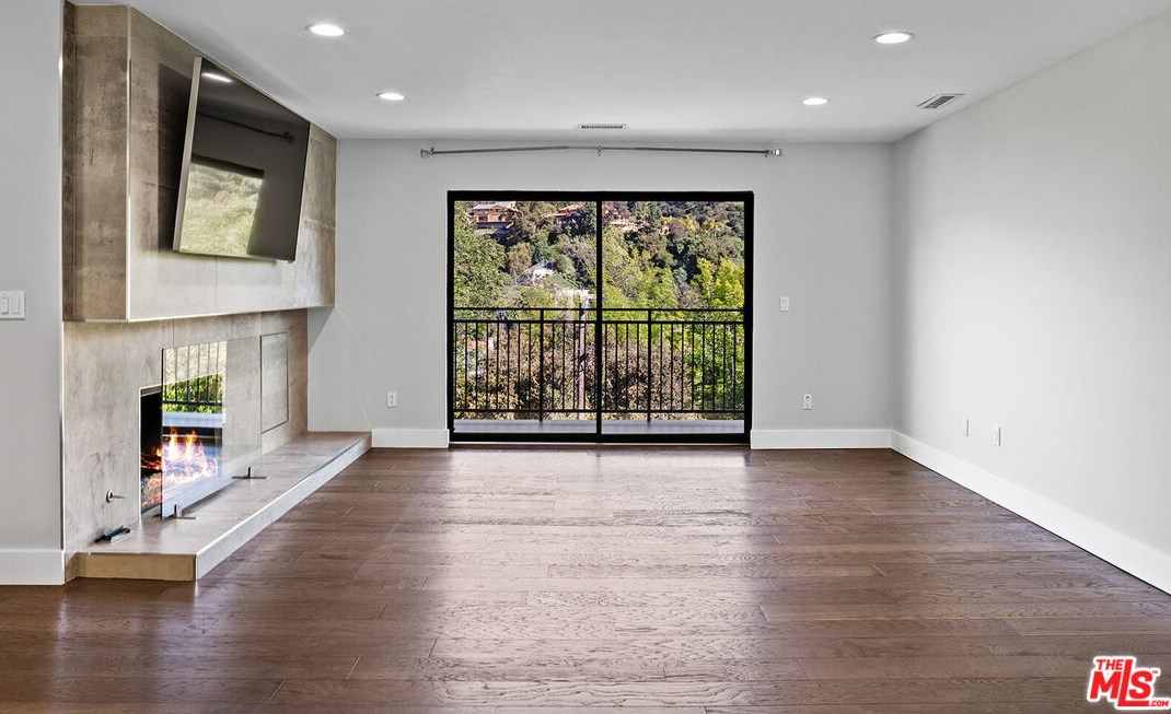 2926 Graceland Way, Glendale CA  91206-1331 exterior