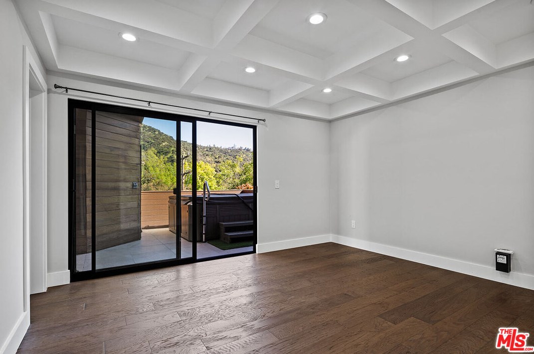 2926 Graceland Way, Glendale CA  91206-1331 exterior