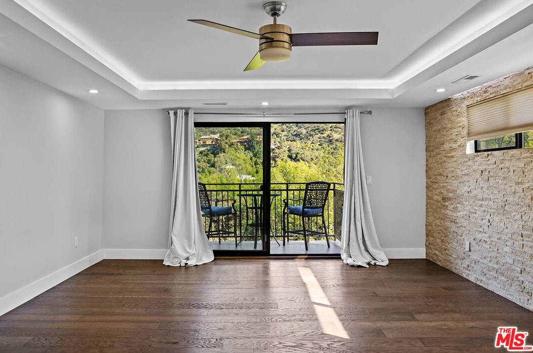 2926 Graceland Way, Glendale CA  91206-1331 exterior