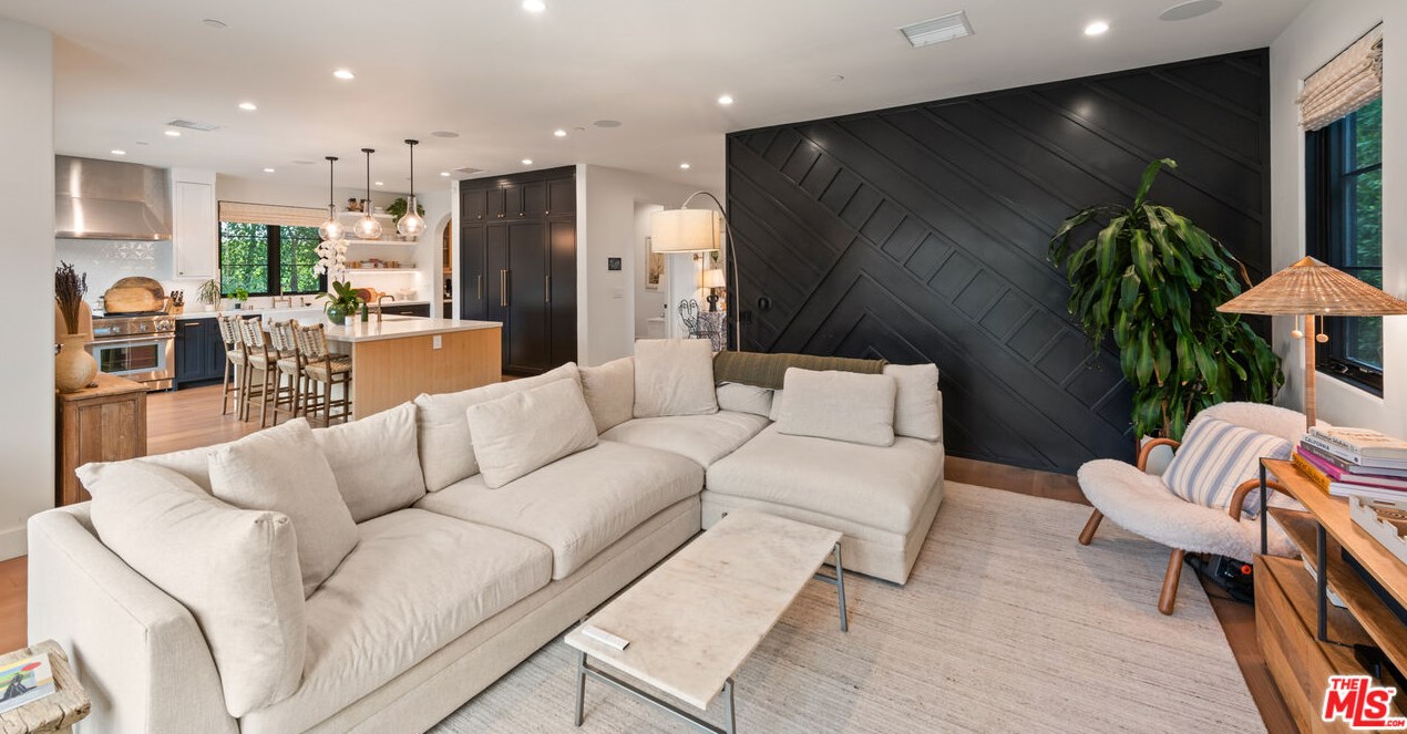 547 Gardner St, Los Angeles CA  90036-5710 exterior