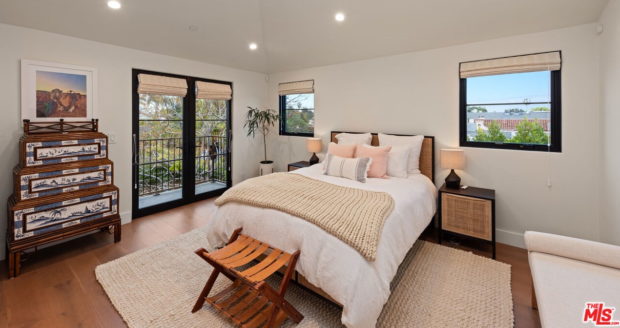 547 Gardner St, Los Angeles CA  90036-5710 exterior