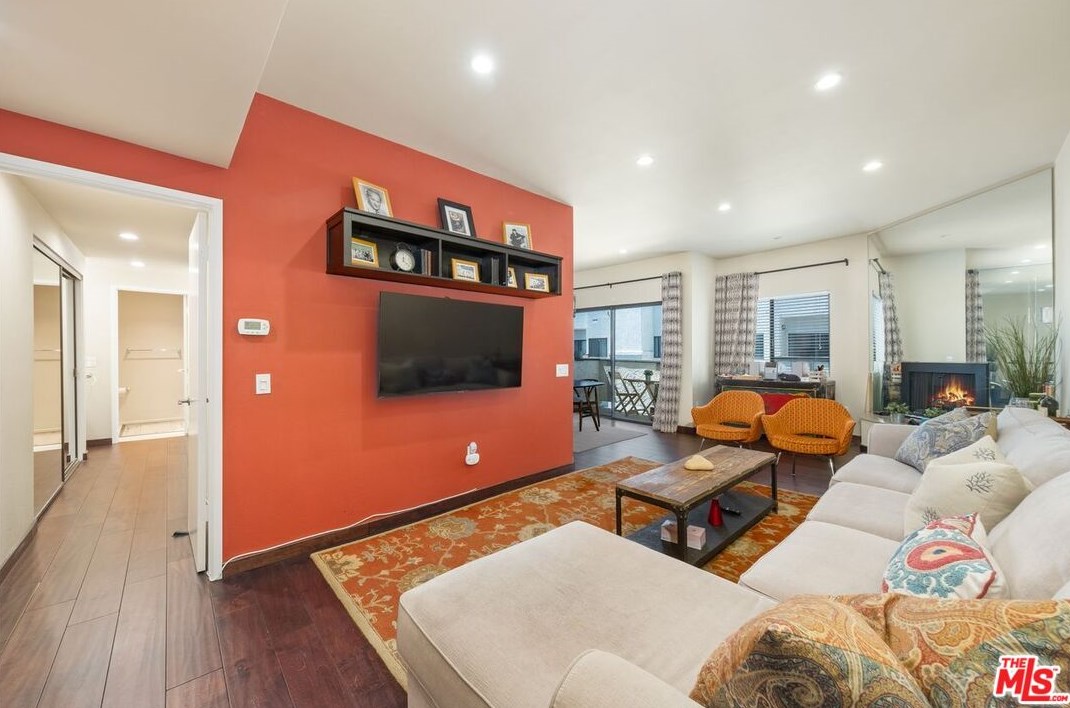17914 Magnolia Blvd #317, Van Nuys, CA 91316