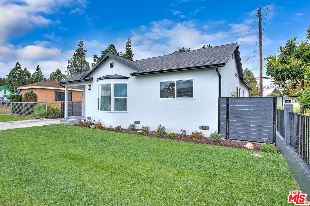 12023 Belhaven St, Los Angeles CA  90059-2832 exterior