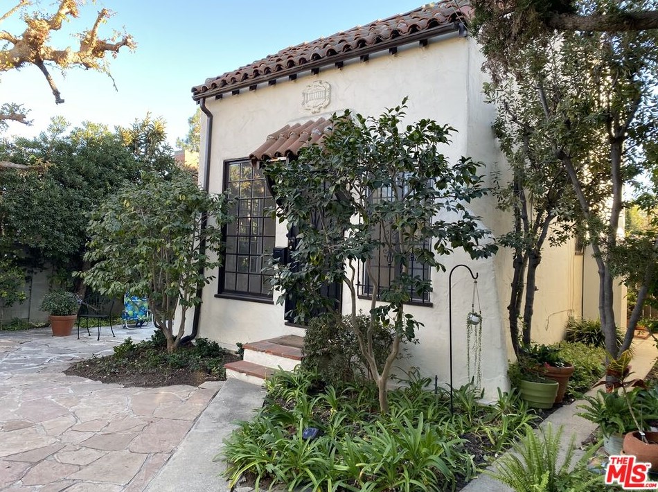 1574 Glenville Dr, Los Angeles CA  90035-3108 exterior
