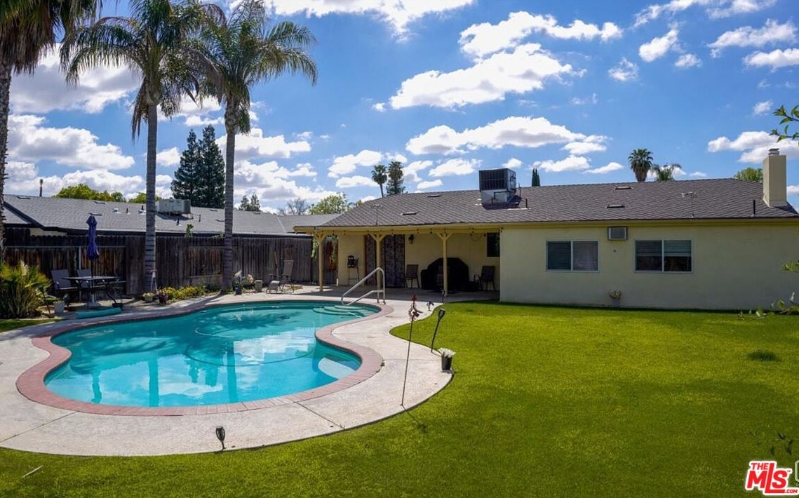 7108 Cherrywood Ave, Bakersfield, CA 93308-1906