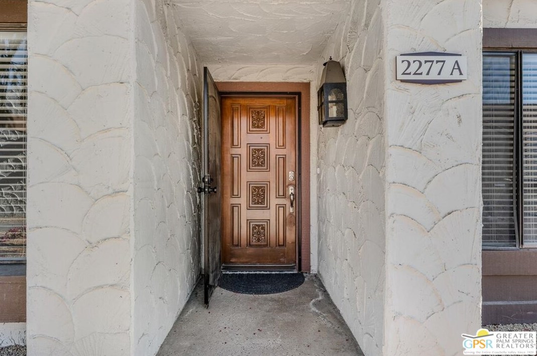 2277 Gene Autry Trl, Palm Springs, CA 92264-5865