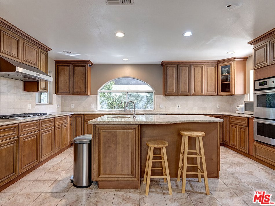 128 Anita Ave, Los Angeles CA  90049-3806 exterior