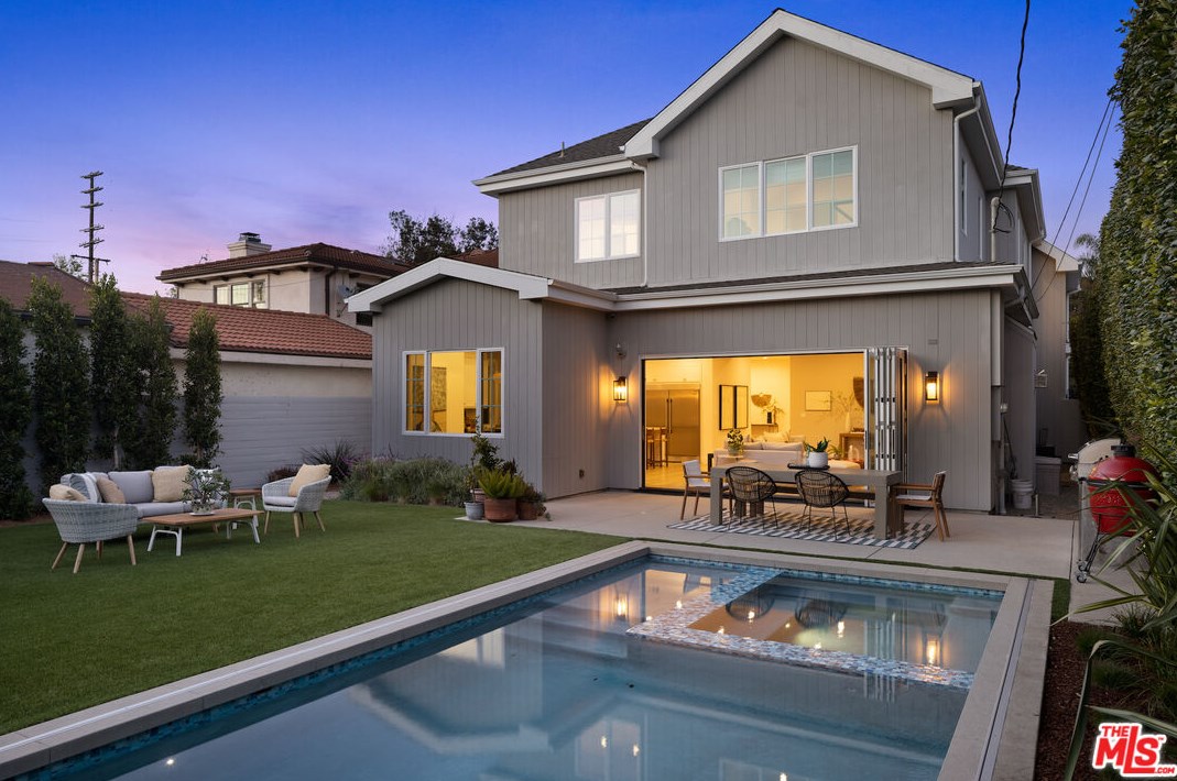 3621 Barry Ave, Los Angeles, CA 90066-3201