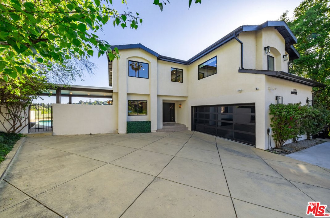 3352 Dona Rosa Dr, North Hollywood, CA 91604