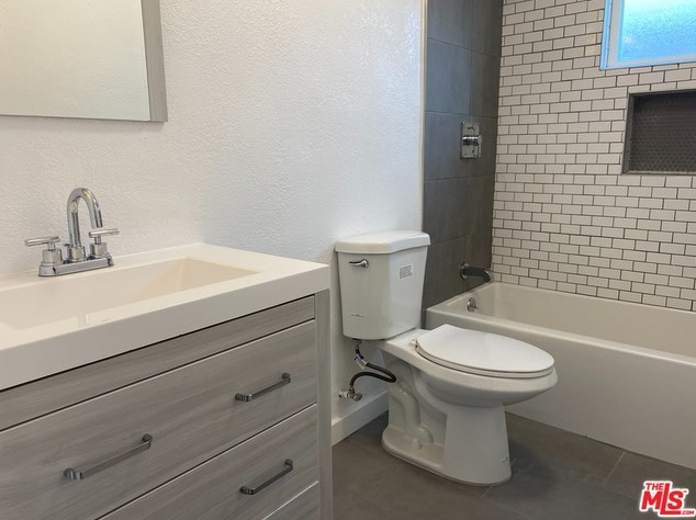 6736 West Blvd #4, Los Angeles, CA 90043