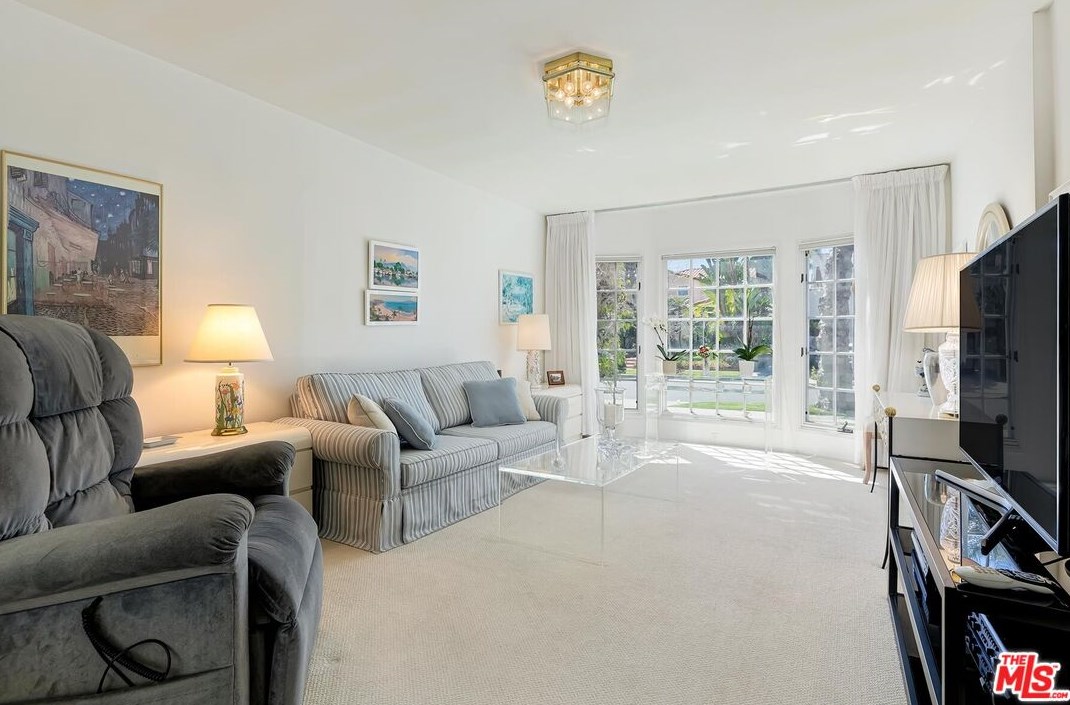 216 La Peer Dr, Beverly Hills CA  90211-1612 exterior