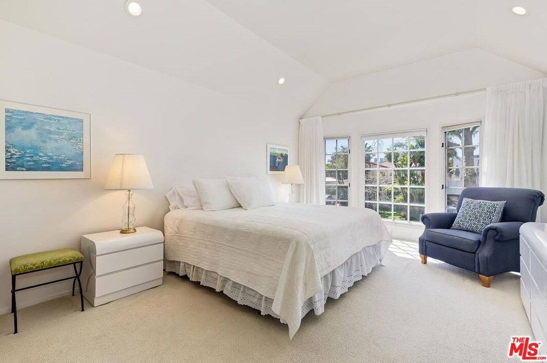 216 La Peer Dr, Beverly Hills CA  90211-1612 exterior