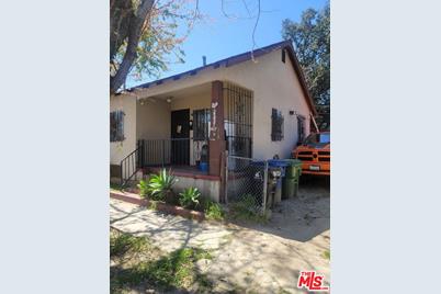 8021 Towne Ave - Photo 1