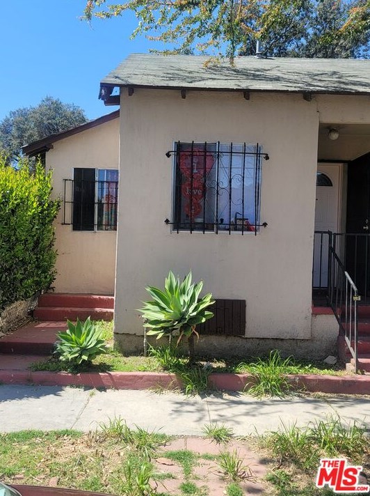 8021 Towne Ave, Los Angeles, CA 90003-2616