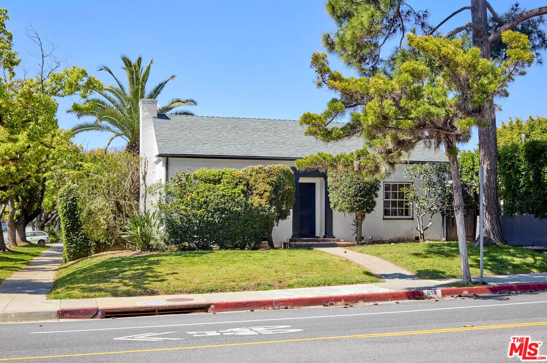 858 26th St, Santa Monica, CA 90403-2202