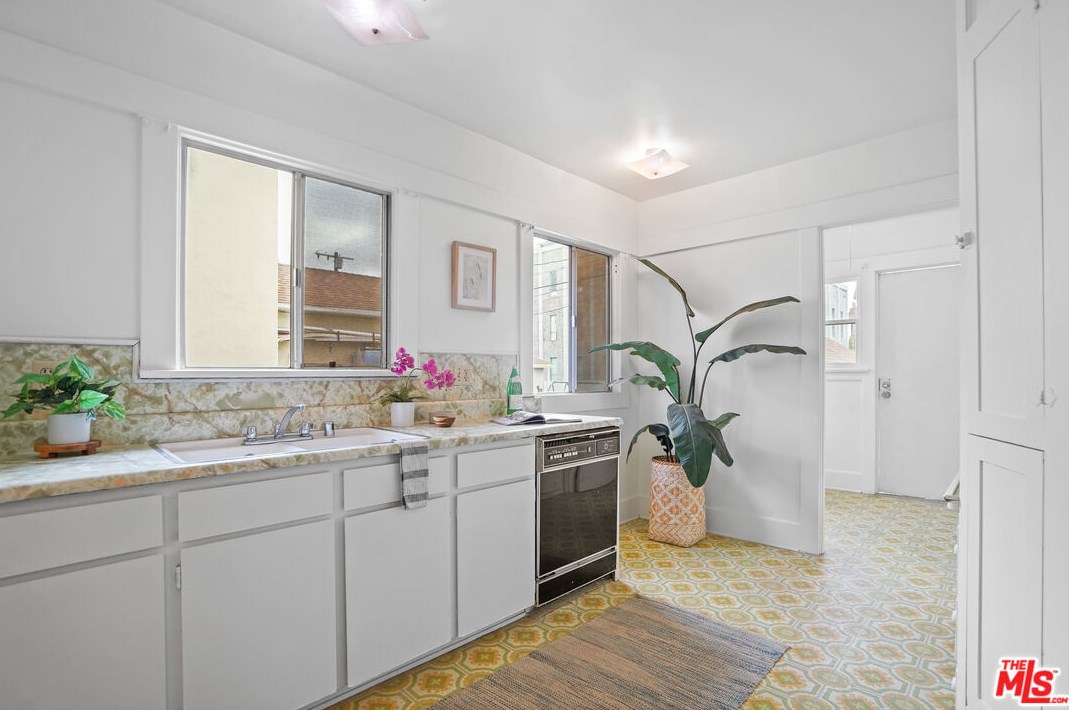 617 Gower St, Los Angeles CA  90038-3913 exterior