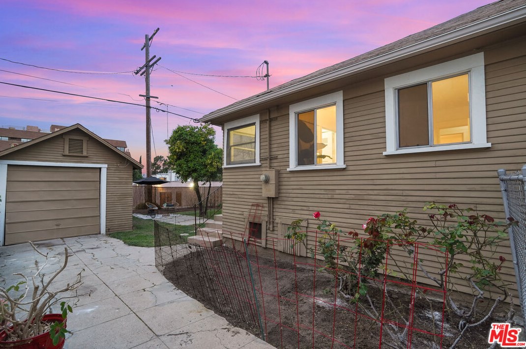 617 Gower St, Los Angeles CA  90038-3913 exterior