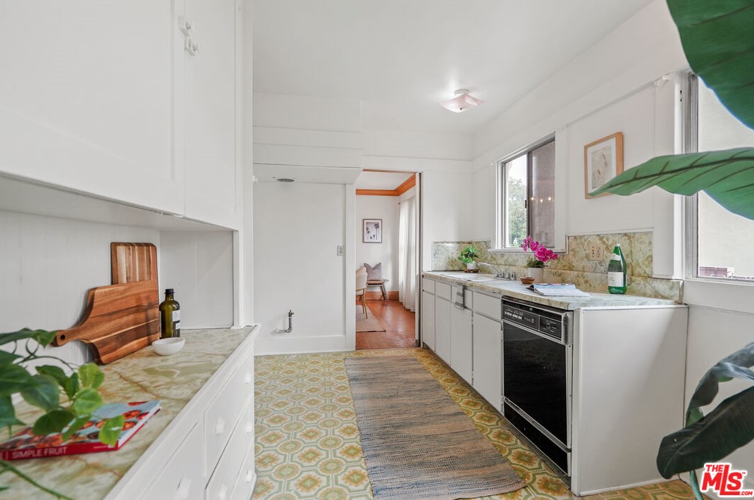 617 Gower St, Los Angeles CA  90038-3913 exterior