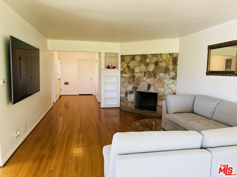 10746 Cranks Rd, Los Angeles CA  90230-5481 exterior