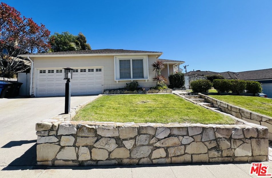 10746 Cranks Rd, Los Angeles, CA 90230-5481