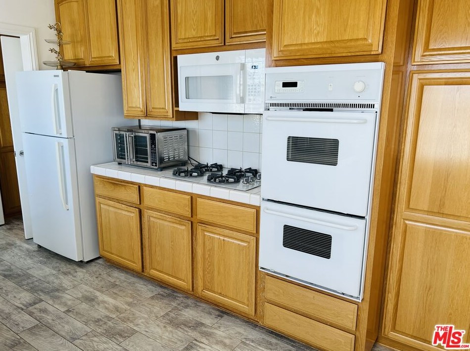 10746 Cranks Rd, Los Angeles CA  90230-5481 exterior