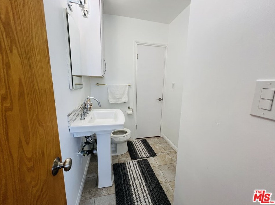 10746 Cranks Rd, Los Angeles CA  90230-5481 exterior