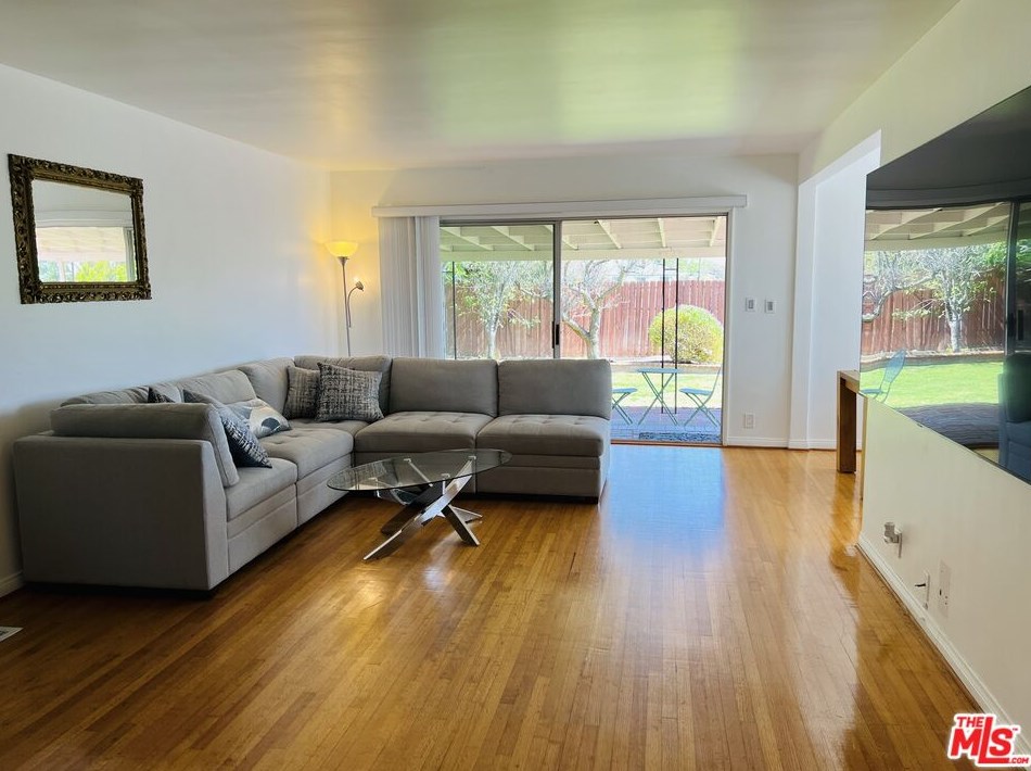 10746 Cranks Rd, Los Angeles CA  90230-5481 exterior