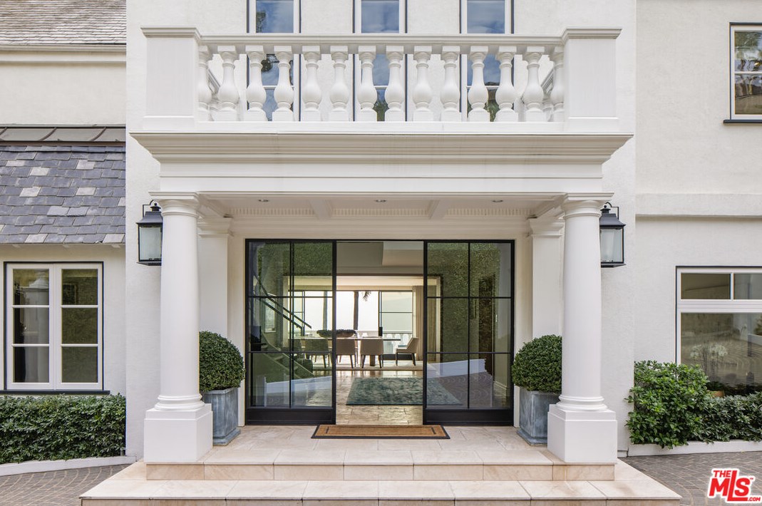 1531 Summitridge Dr, Beverly Hills, CA 90210-1604