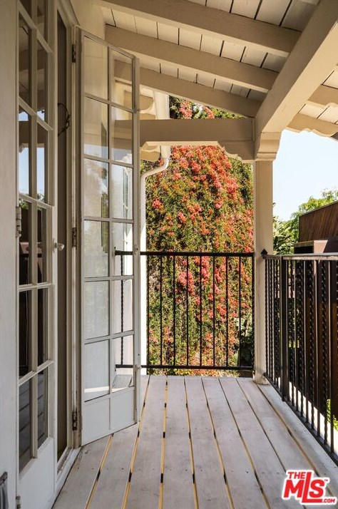 3656 Lowry Rd, Los Angeles CA  90027-1436 exterior