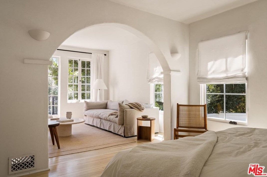 3656 Lowry Rd, Los Angeles CA  90027-1436 exterior