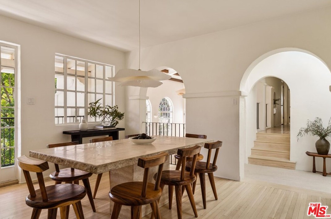 3656 Lowry Rd, Los Angeles CA  90027-1436 exterior