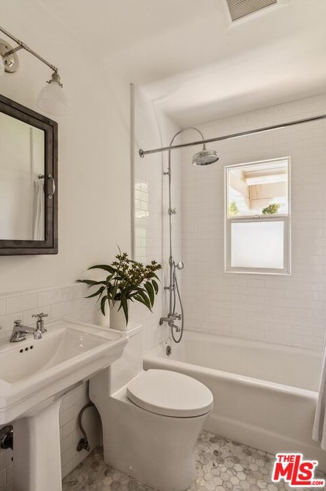 3656 Lowry Rd, Los Angeles CA  90027-1436 exterior