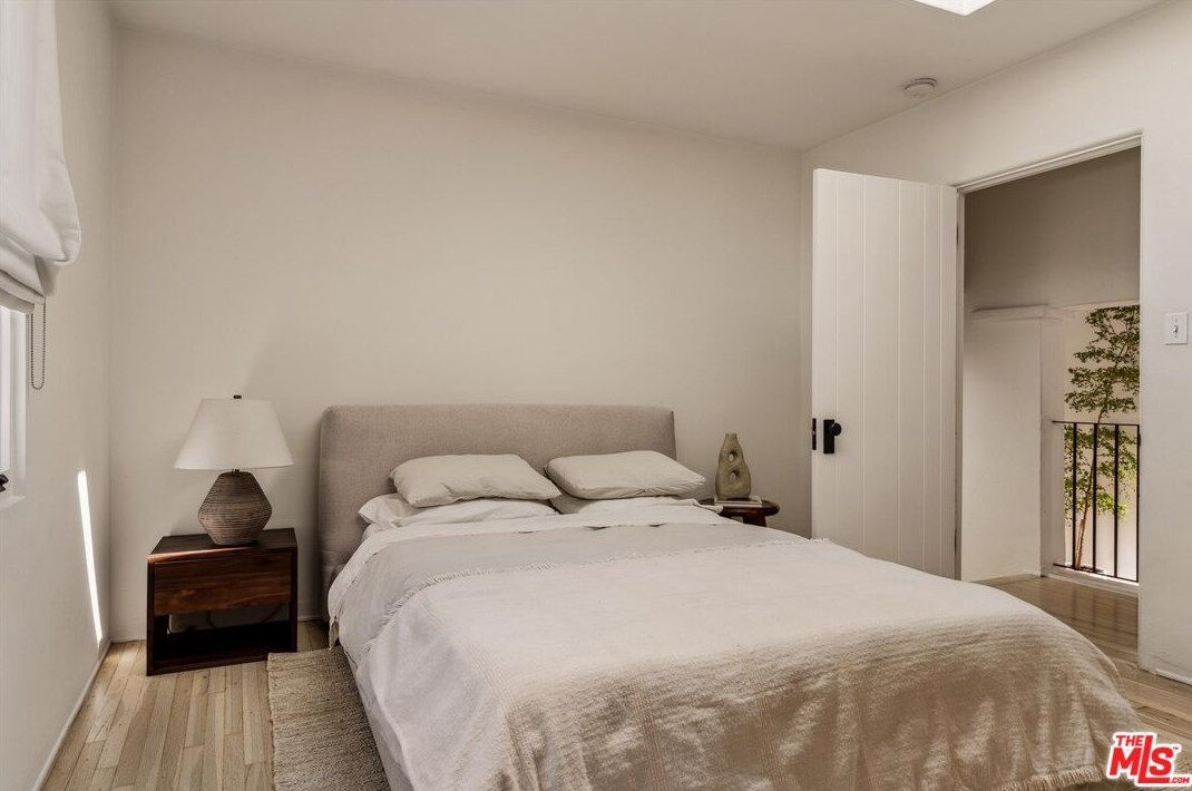 3656 Lowry Rd, Los Angeles CA  90027-1436 exterior