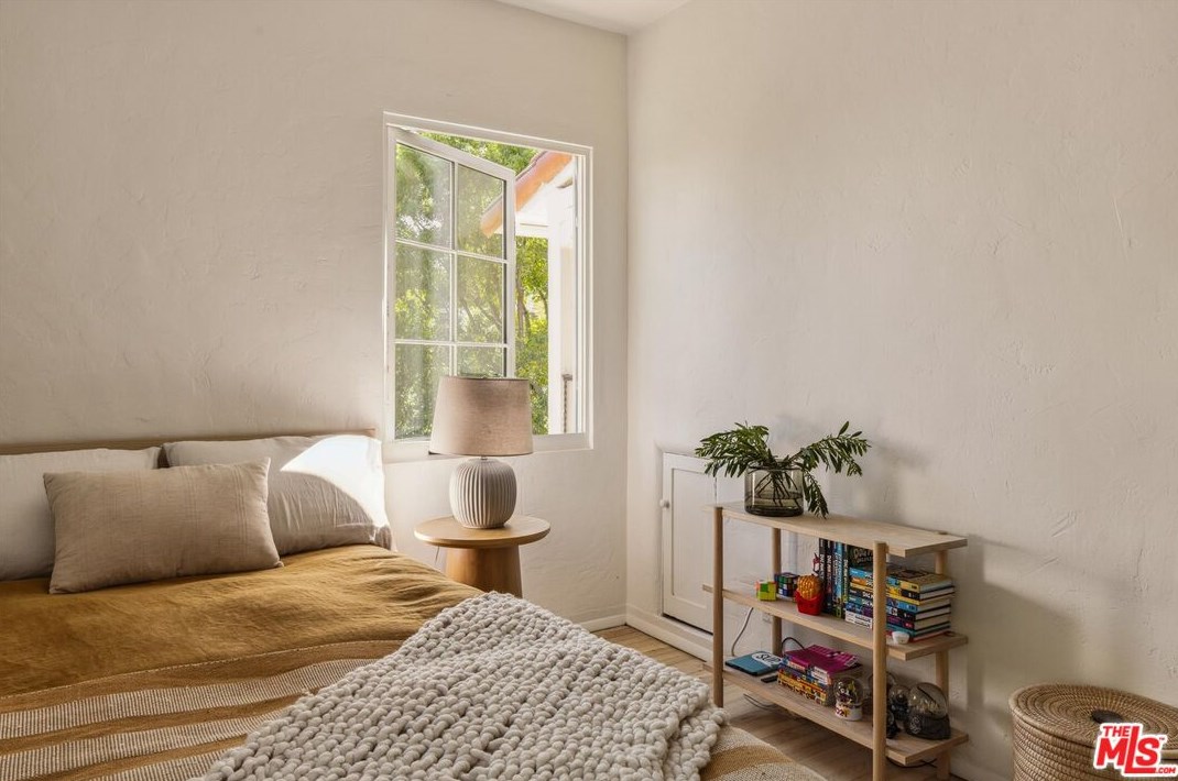 3656 Lowry Rd, Los Angeles CA  90027-1436 exterior