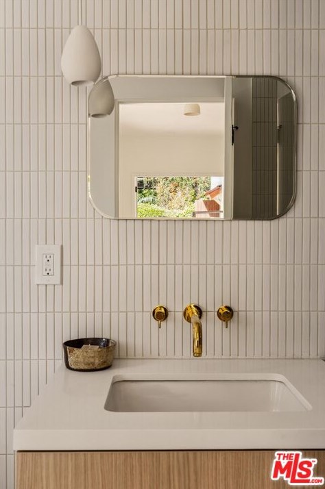 3656 Lowry Rd, Los Angeles CA  90027-1436 exterior