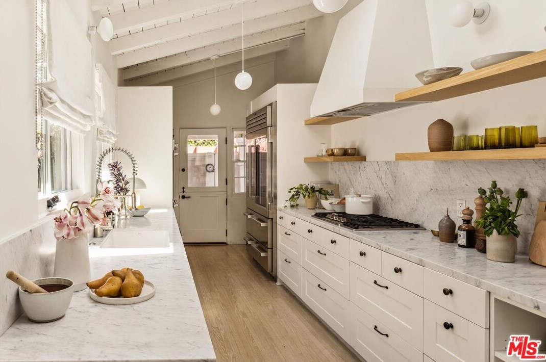 3656 Lowry Rd, Los Angeles CA  90027-1436 exterior