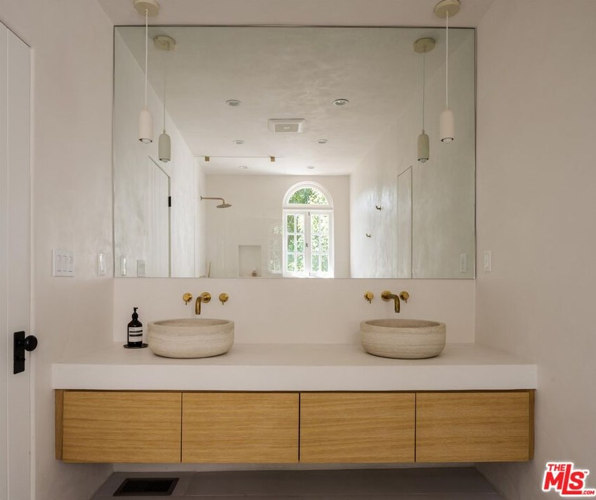 3656 Lowry Rd, Los Angeles CA  90027-1436 exterior