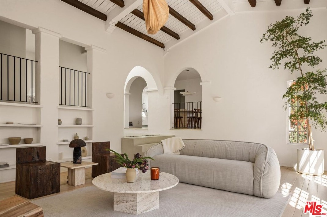 3656 Lowry Rd, Los Angeles CA  90027-1436 exterior