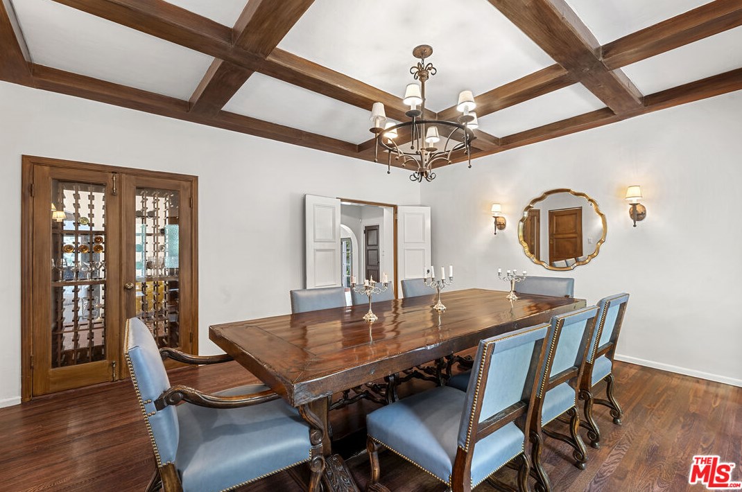 624 Arden Dr, Beverly Hills CA  90210-3511 exterior