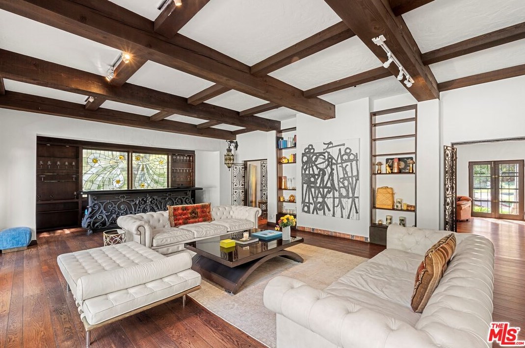 624 Arden Dr, Beverly Hills CA  90210-3510 exterior