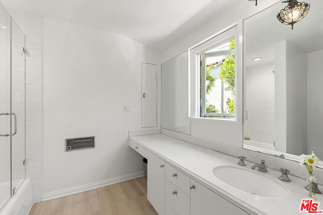 624 Arden Dr, Beverly Hills CA  90210-3511 exterior