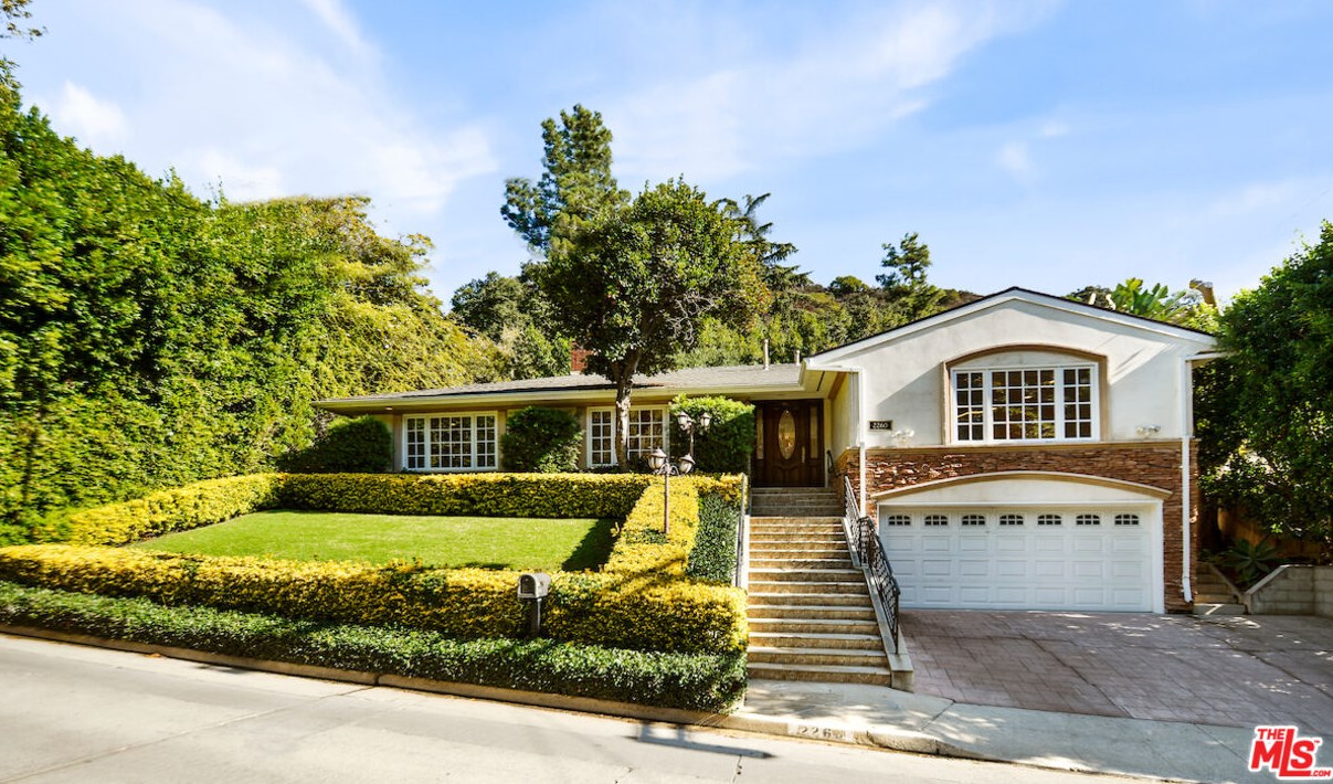 2260 Bowmont Dr, Beverly Hills, CA 90210-1807