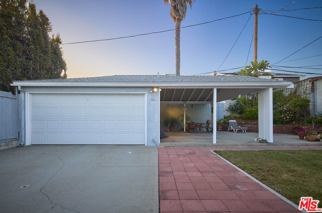 12321 Stanwood Dr, Los Angeles CA  90066-1056 exterior