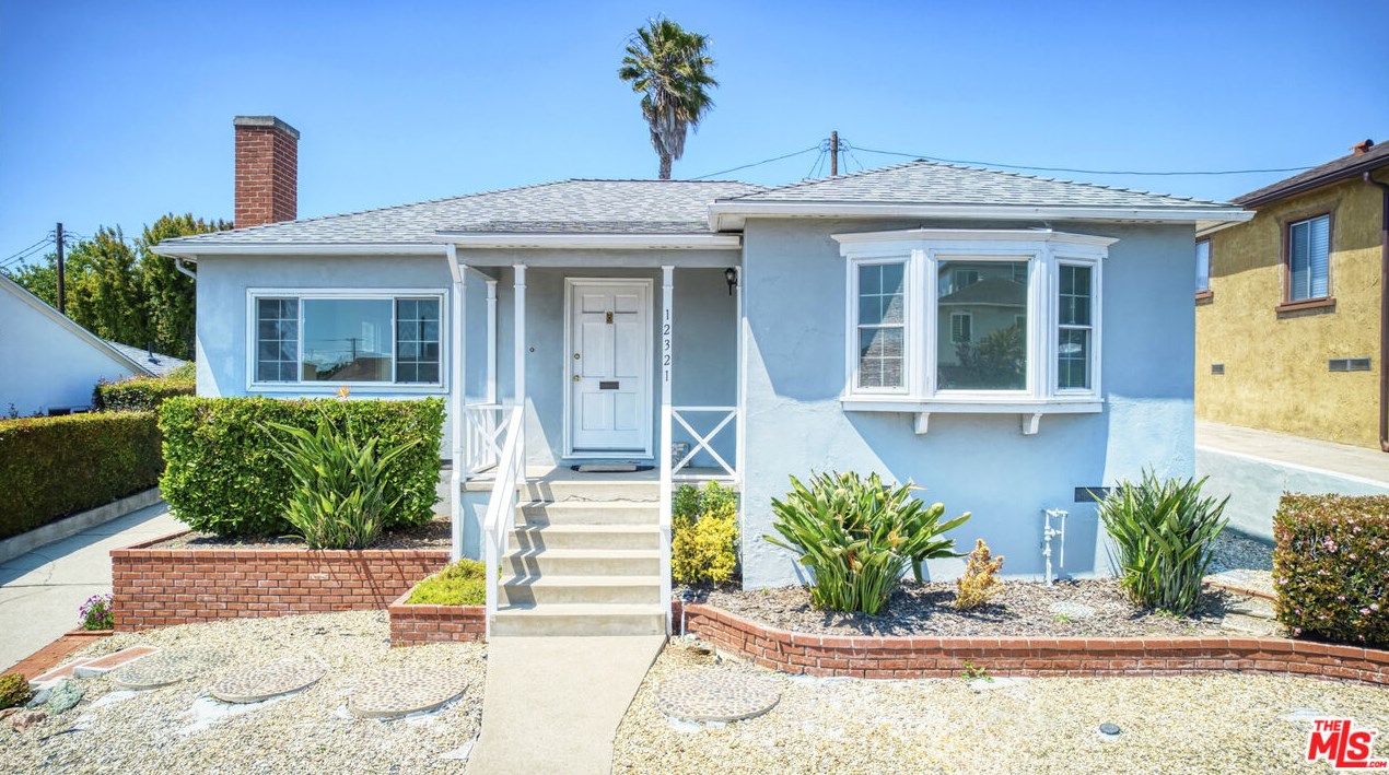 12321 Stanwood Dr, Los Angeles CA  90066-1056 exterior