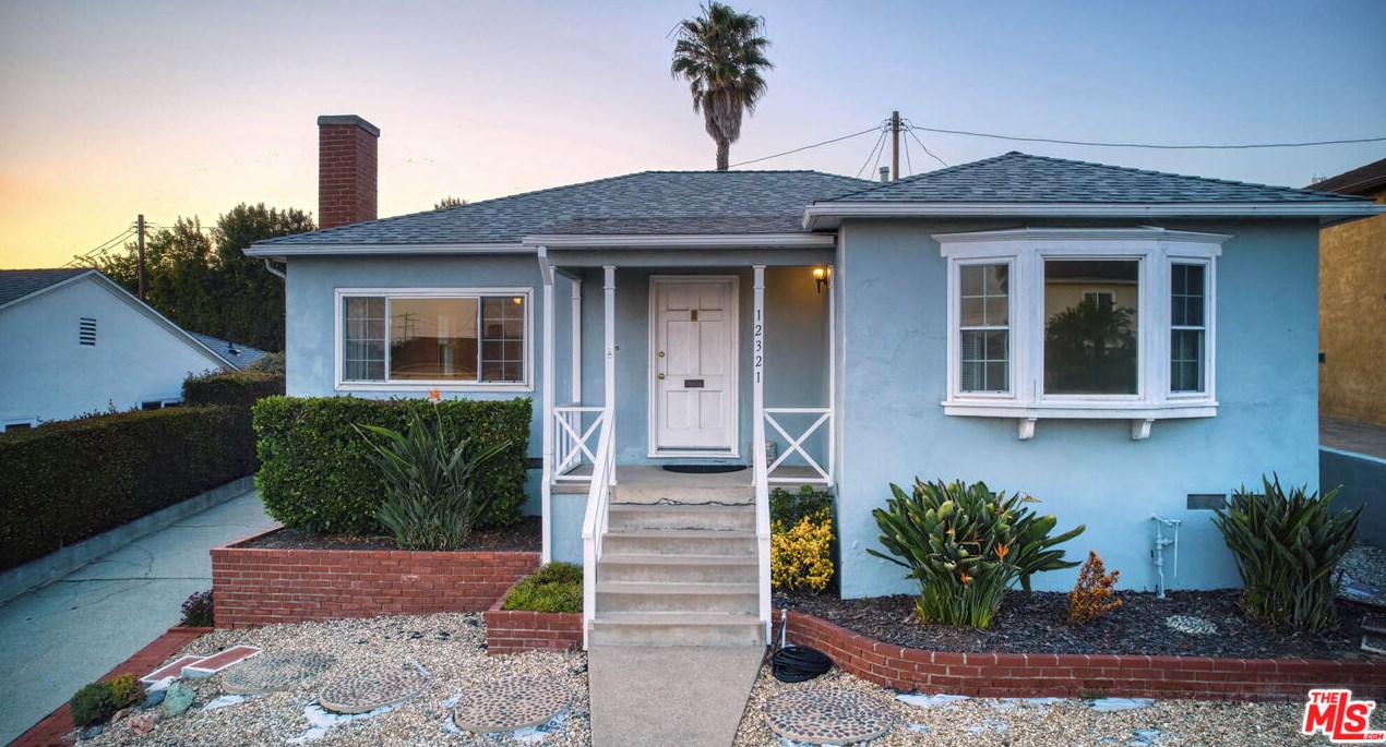12321 Stanwood Dr, Los Angeles CA  90066-1056 exterior