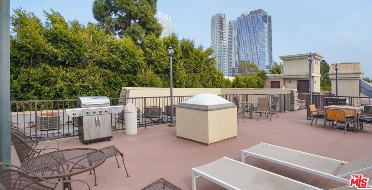 10275 Missouri Ave, Los Angeles CA  90025-5085 exterior