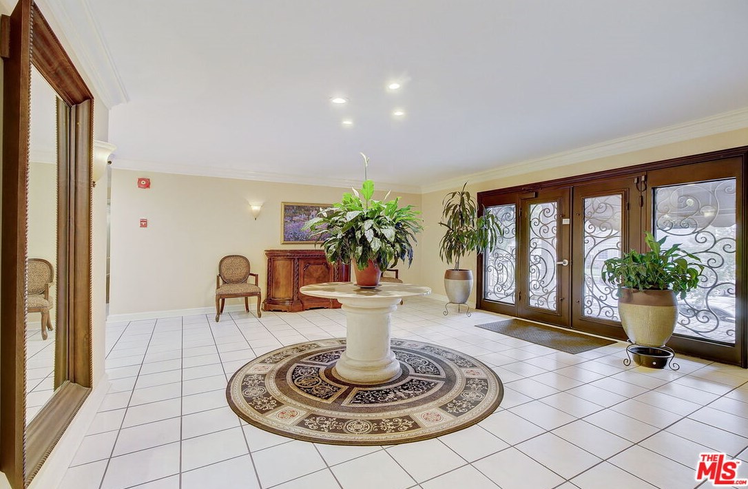 10707 S Camarillo St #112, North Hollywood, CA 91602