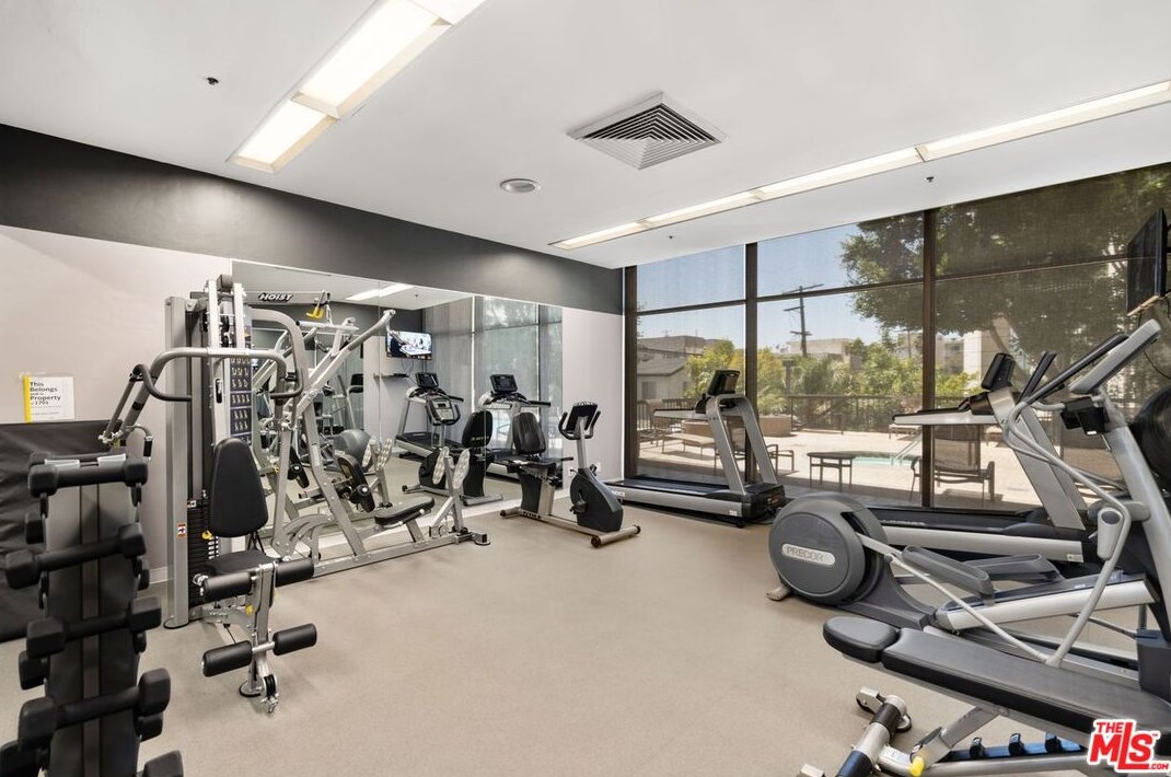 10750 Wilshire Blvd, Los Angeles CA  90024-4468 exterior