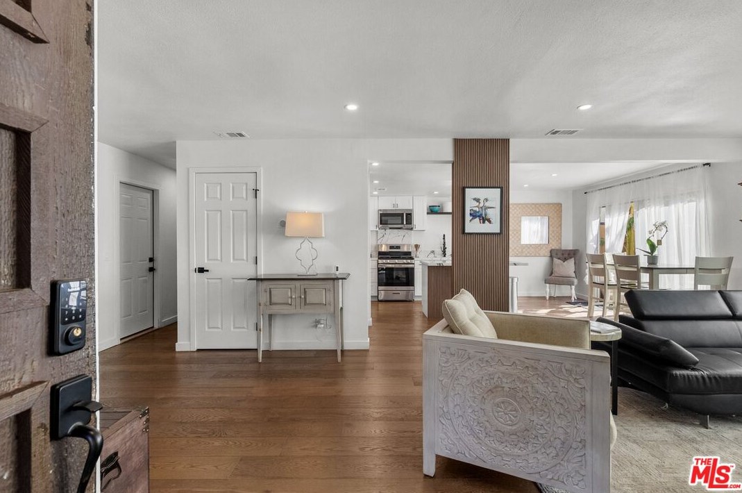 9800 Vesper Ave #110, Van Nuys, CA 91402