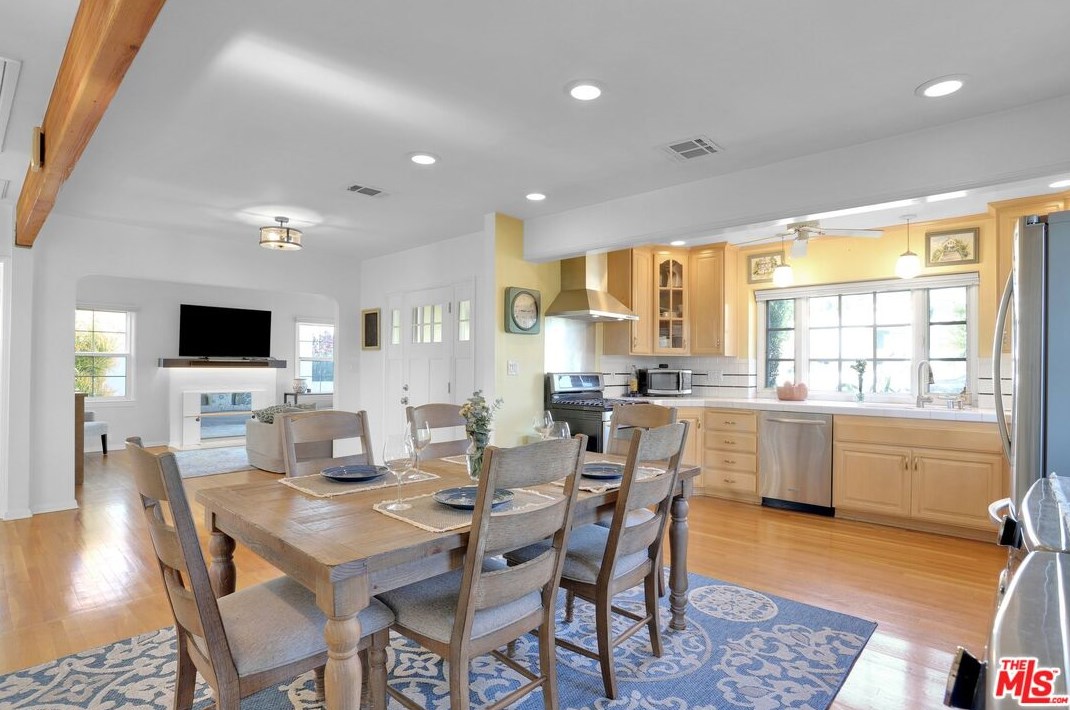 8320 Bleriot Ave, Los Angeles, CA 90045-3025